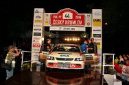 Rallye Český Krumlov: Vyhlášení výsledků na cílové rampě